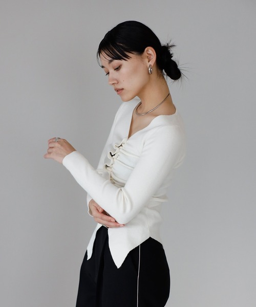 ENC（エンク）の「front gather cardigan / フロントギャザーカーディガン（Tシャツ/カットソー・レディース・オフホワイト/ブラック・FREE）」の10枚目の写真