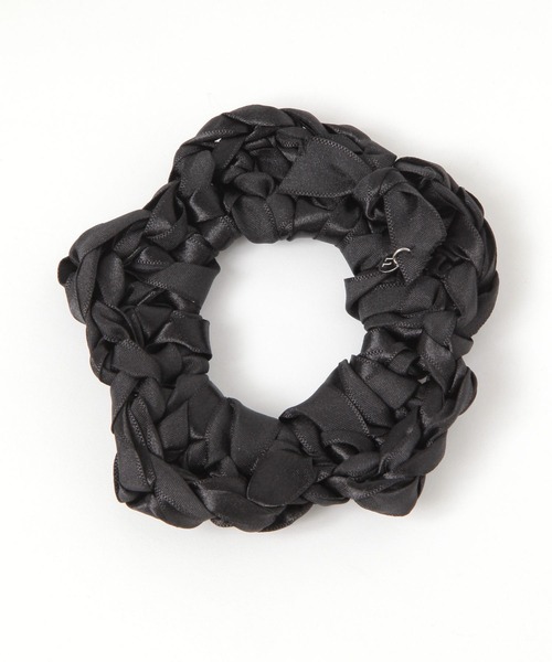 niko and...（ニコアンド）の「マクラメフラワーシュシュ（シュシュ・レディース・オレンジ/ブラック/ライトブルー・0）」の2枚目の写真