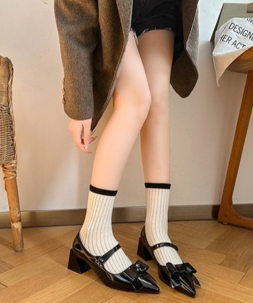 Mejoul（メジュール）の「【26年春夏新作】エナメルバックルリボン チャンキーヒールポインテッドトゥパンプス（パンプス・レディース・ホワイト/ブラック・L/M）」の19枚目の写真