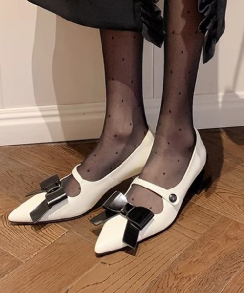 Mejoul（メジュール）の「【26年春夏新作】エナメルバックルリボン チャンキーヒールポインテッドトゥパンプス（パンプス・レディース・ホワイト/ブラック・L/M）」の20枚目の写真