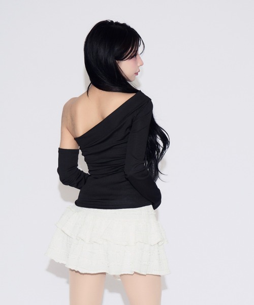 tinkerend(ティンカーエンド)の「Studded One-shoulder Rib Knit / スタッズワンショルダーリブニット(Tシャツ/カットソー・レディース・ブラック・FREE)」の15枚目の写真