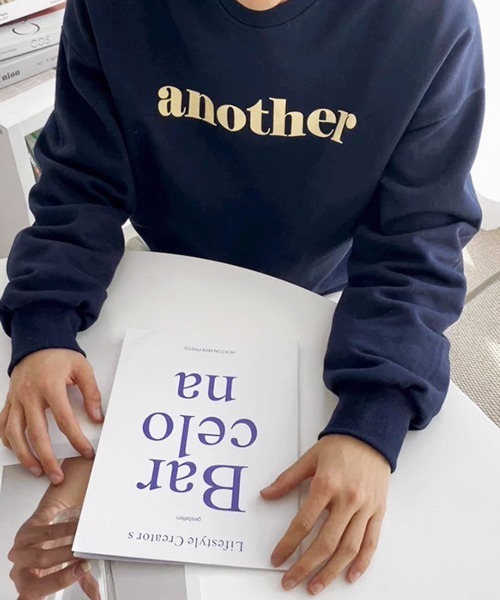 NOWLE（ノウル）の「【NOWLE】another フロントロゴ クルーネックスウェット / トレーナー（スウェット・メンズ・ネイビー・MEDIUM/SMALL/X-LARGE/LARGE）」の6枚目の写真