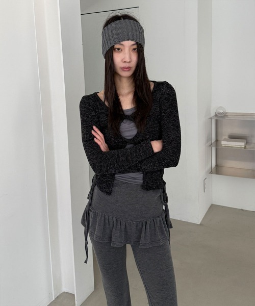 4INT.(フォイント)の「【レイヤード風】キャミソール ツイスト カッティング 長袖 Tシャツ(Tシャツ/カットソー・レディース・ブラウン/チャコール/グレー・FREE)」の14枚目の写真