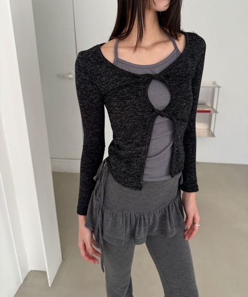 4INT.(フォイント)の「【レイヤード風】キャミソール ツイスト カッティング 長袖 Tシャツ(Tシャツ/カットソー・レディース・ブラウン/チャコール/グレー・FREE)」の15枚目の写真