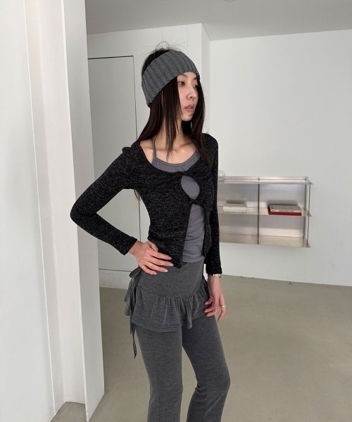 4INT.(フォイント)の「【レイヤード風】キャミソール ツイスト カッティング 長袖 Tシャツ(Tシャツ/カットソー・レディース・ブラウン/チャコール/グレー・FREE)」の17枚目の写真