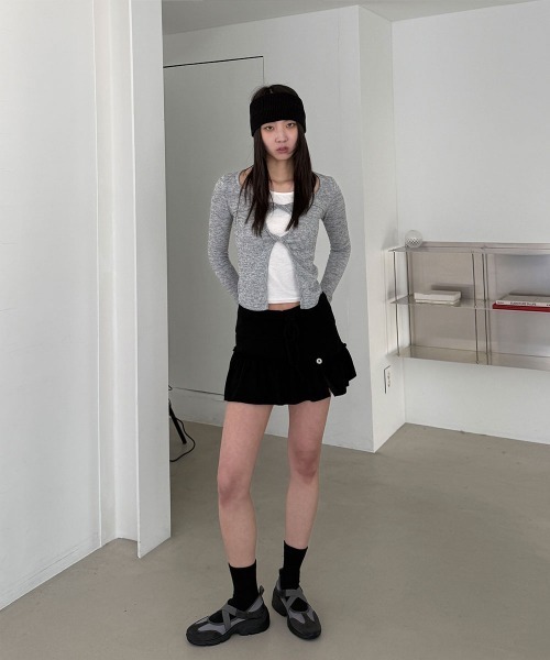 4INT.(フォイント)の「【レイヤード風】キャミソール ツイスト カッティング 長袖 Tシャツ(Tシャツ/カットソー・レディース・ブラウン/チャコール/グレー・FREE)」の20枚目の写真