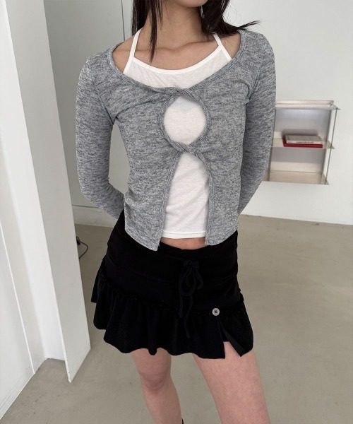 4INT.(フォイント)の「【レイヤード風】キャミソール ツイスト カッティング 長袖 Tシャツ(Tシャツ/カットソー・レディース・ブラウン/チャコール/グレー・FREE)」の21枚目の写真