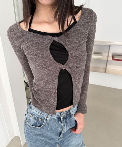 4INT.(フォイント)の「【レイヤード風】キャミソール ツイスト カッティング 長袖 Tシャツ(Tシャツ/カットソー・レディース・ブラウン/チャコール/グレー・FREE)」の8枚目の写真