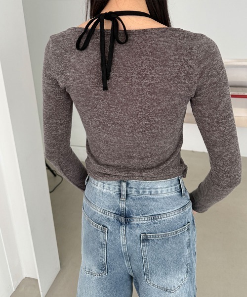 4INT.(フォイント)の「【レイヤード風】キャミソール ツイスト カッティング 長袖 Tシャツ(Tシャツ/カットソー・レディース・ブラウン/チャコール/グレー・FREE)」の9枚目の写真