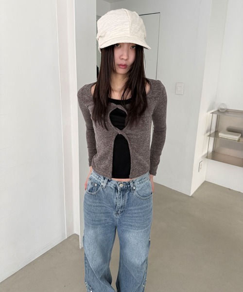 4INT.(フォイント)の「【レイヤード風】キャミソール ツイスト カッティング 長袖 Tシャツ(Tシャツ/カットソー・レディース・ブラウン/チャコール/グレー・FREE)」の11枚目の写真