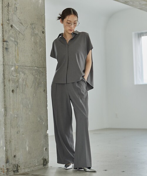 GALLEST(ギャレスト)の「Comfy SET UP|フレアスリーブブラウス【セットアップ対応/通勤/カセット服】(シャツ/ブラウス・レディース・ダークグレー/キャメル/ライトブルー/ブラック・38/34)」の6枚目の写真