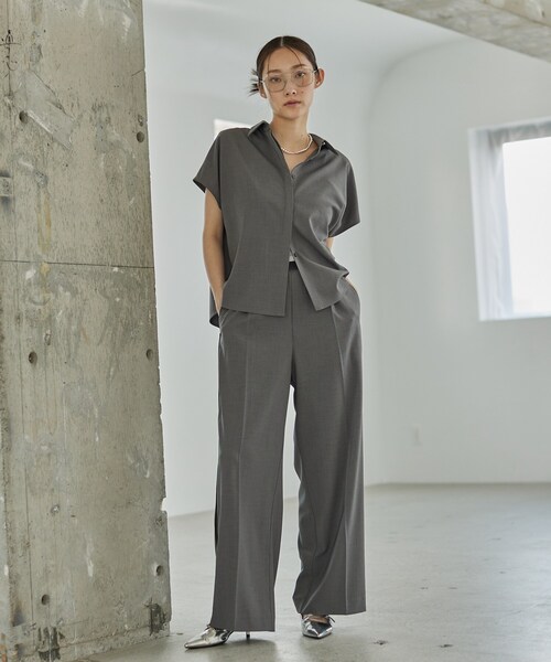 GALLEST(ギャレスト)の「Comfy SET UP|フレアスリーブブラウス【セットアップ対応/通勤/カセット服】(シャツ/ブラウス・レディース・ダークグレー/キャメル/ライトブルー/ブラック・38/34)」の7枚目の写真