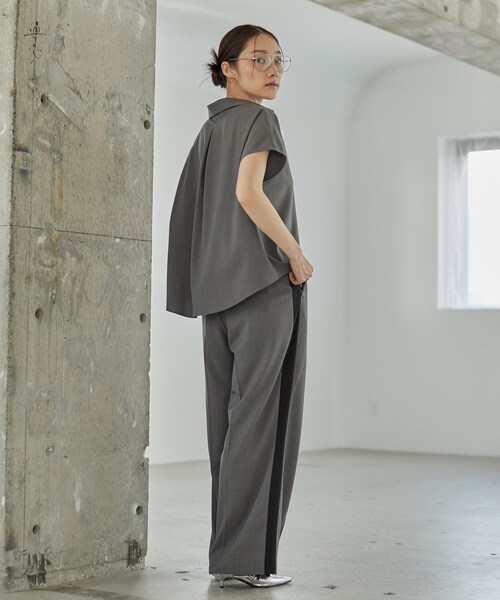 GALLEST(ギャレスト)の「Comfy SET UP|フレアスリーブブラウス【セットアップ対応/通勤/カセット服】(シャツ/ブラウス・レディース・ダークグレー/キャメル/ライトブルー/ブラック・38/34)」の8枚目の写真