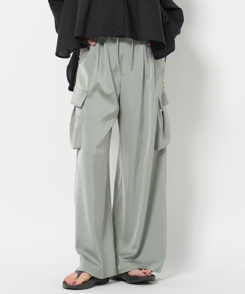 HEREIAM(ヘレイアム)の「【HEREIAM】サテンカーゴパンツ(その他パンツ・レディース・ミント/ブラック/レッド・MEDIUM/SMALL)」の3枚目の写真