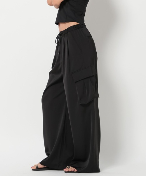 HEREIAM(ヘレイアム)の「【HEREIAM】サテンカーゴパンツ(その他パンツ・レディース・ミント/ブラック/レッド・MEDIUM/SMALL)」の2枚目の写真