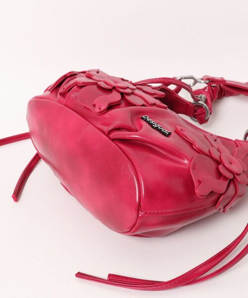 Desigual（デシグアル）の「フラワーアップリケ×ギャザーハンドルミニショルダーバッグ（ハンドバッグ・レディース・レッド・FREE）」の8枚目の写真