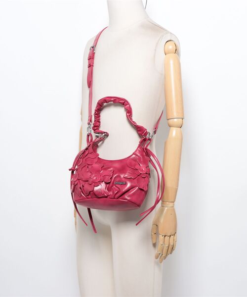 Desigual（デシグアル）の「フラワーアップリケ×ギャザーハンドルミニショルダーバッグ（ハンドバッグ・レディース・レッド・FREE）」の10枚目の写真