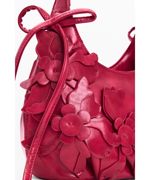 Desigual（デシグアル）の「フラワーアップリケ×ギャザーハンドルミニショルダーバッグ（ハンドバッグ・レディース・レッド・FREE）」の5枚目の写真