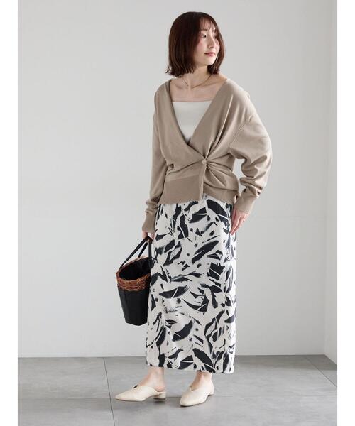 Te chichi(テチチ)の「【雑誌掲載】2WAYカシュクールVネックカーディガン《2026 spring catalog item》(カーディガン/ボレロ・レディース・グリーン/ネイビー/シルバー/ベージュ・F)」の15枚目の写真