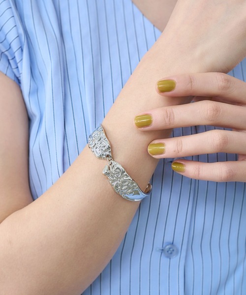 HARE（ハレ）の「ビンテージメタルバングル(HARE)（バングル/リストバンド・レディース・シルバー・FREE）」の3枚目の写真