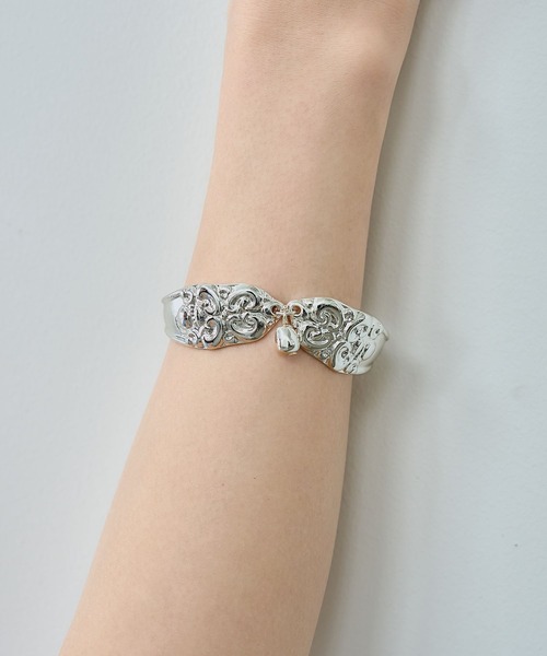 HARE（ハレ）の「ビンテージメタルバングル(HARE)（バングル/リストバンド・レディース・シルバー・FREE）」の5枚目の写真