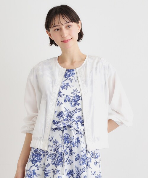 LAURA ASHLEY(ローラアシュレイ)の「【洗える/プラケット刺繍入り/羽織に使える】シアーブルゾン(ブルゾン・レディース・ホワイト/ネイビー・38/40)」の1枚目の写真