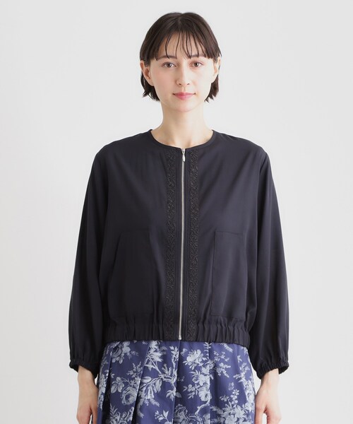 LAURA ASHLEY(ローラアシュレイ)の「【洗える/プラケット刺繍入り/羽織に使える】シアーブルゾン(ブルゾン・レディース・ホワイト/ネイビー・38/40)」の11枚目の写真