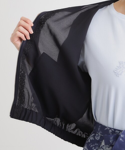LAURA ASHLEY(ローラアシュレイ)の「【洗える/プラケット刺繍入り/羽織に使える】シアーブルゾン(ブルゾン・レディース・ホワイト/ネイビー・38/40)」の17枚目の写真