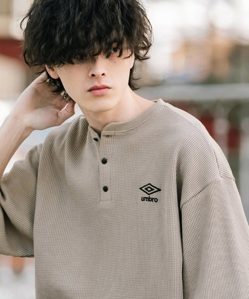 UMBRO(アンブロ)の「UMBRO アンブロ 別注コラボ オーバーサイズワンポイントロゴ刺繍ワッフルヘンリーネック半袖Tシャツ(Tシャツ/カットソー・メンズ・ブラック/グレー/チャコール・M/L/XL)」の14枚目の写真