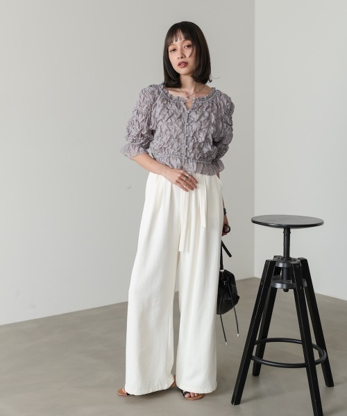 Bab（バブ）の「リトルフラワーシャーリングブラウス/くしゅくしゅブラウス/全骨格対応◎（シャツ/ブラウス・レディース・アイボリー/ブラック/ライトグレー・M）」の19枚目の写真