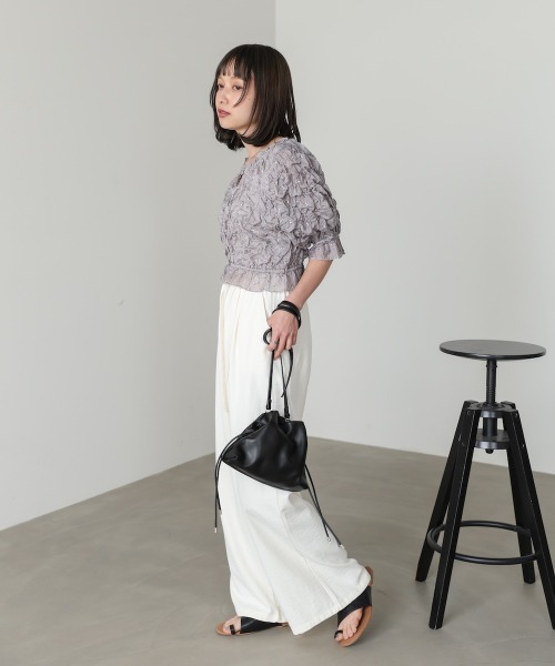 Bab（バブ）の「リトルフラワーシャーリングブラウス/くしゅくしゅブラウス/全骨格対応◎（シャツ/ブラウス・レディース・アイボリー/ブラック/ライトグレー・M）」の15枚目の写真