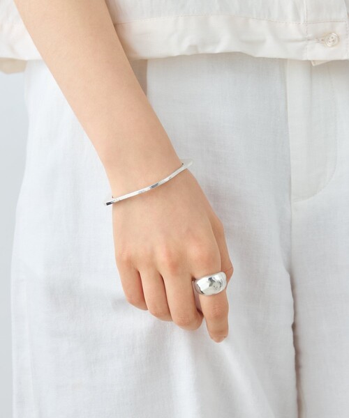 ete（エテ）の「【先行予約】 [ウィーヴ] シマー バングル（バングル/リストバンド・レディース・シルバー・FREE）」の4枚目の写真