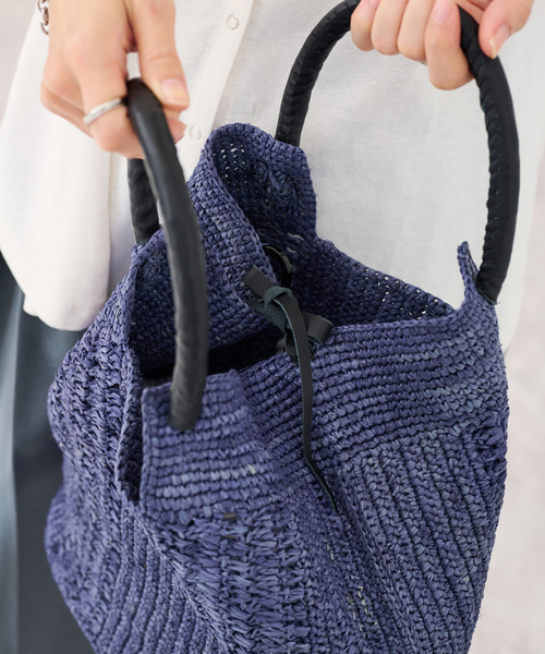 FRAMeWORK（フレームワーク）の「A POINT 別注TAMPICO PM UNI トート（かごバッグ・レディース・ネイビー/アイボリー・FREE）」の13枚目の写真