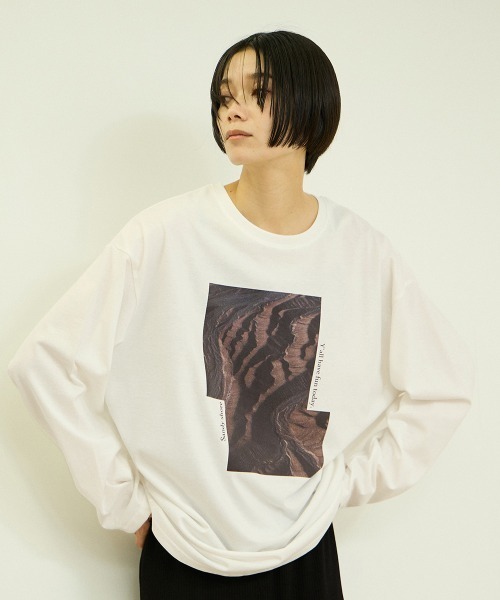 VICKY(ビッキー)の「アソートフォトロングTシャツ(Tシャツ/カットソー・レディース・オフホワイト/アイボリー/ホワイト系その他・M)」の3枚目の写真