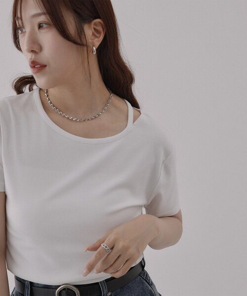 COLONY 2139(コロニートゥーワンスリーナイン)の「ネックスリットスムースTシャツ(Tシャツ/カットソー・レディース・ブラック/チャコールグレー/ホワイト・FREE)」の10枚目の写真
