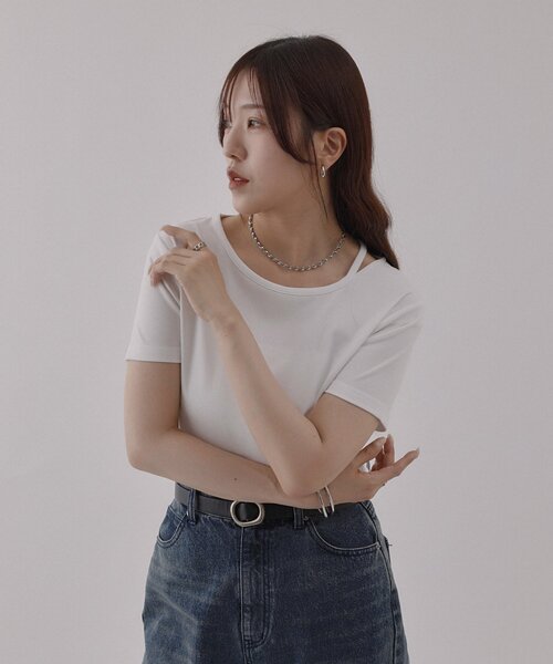 COLONY 2139(コロニートゥーワンスリーナイン)の「ネックスリットスムースTシャツ(Tシャツ/カットソー・レディース・ブラック/チャコールグレー/ホワイト・FREE)」の9枚目の写真
