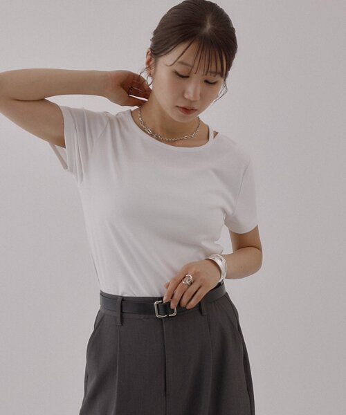 COLONY 2139(コロニートゥーワンスリーナイン)の「ネックスリットスムースTシャツ(Tシャツ/カットソー・レディース・ブラック/チャコールグレー/ホワイト・FREE)」の5枚目の写真