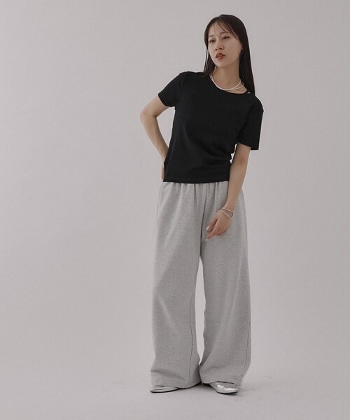 COLONY 2139(コロニートゥーワンスリーナイン)の「ネックスリットスムースTシャツ(Tシャツ/カットソー・レディース・ブラック/チャコールグレー/ホワイト・FREE)」の22枚目の写真