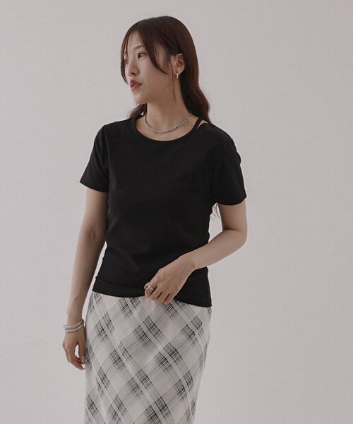 COLONY 2139(コロニートゥーワンスリーナイン)の「ネックスリットスムースTシャツ(Tシャツ/カットソー・レディース・ブラック/チャコールグレー/ホワイト・FREE)」の20枚目の写真