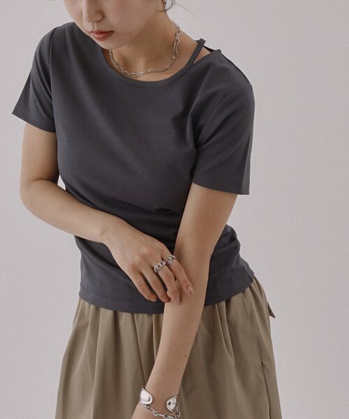 COLONY 2139(コロニートゥーワンスリーナイン)の「ネックスリットスムースTシャツ(Tシャツ/カットソー・レディース・ブラック/チャコールグレー/ホワイト・FREE)」の15枚目の写真
