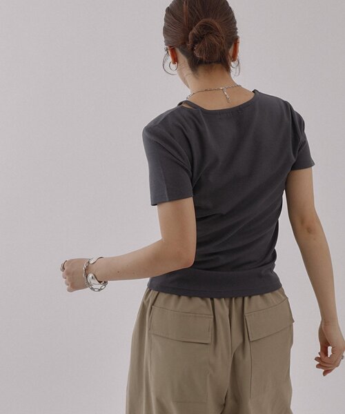 COLONY 2139(コロニートゥーワンスリーナイン)の「ネックスリットスムースTシャツ(Tシャツ/カットソー・レディース・ブラック/チャコールグレー/ホワイト・FREE)」の12枚目の写真