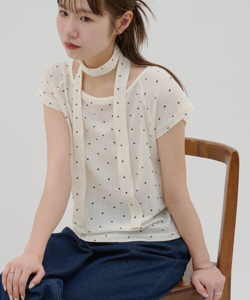DISCOAT(ディスコート)の「【umm.】チョーカー付きドットラグランプルオーバー(Tシャツ/カットソー・レディース・アイボリー/オフホワイト/サックスブルー/ブラック/グレー・FREE)」の3枚目の写真