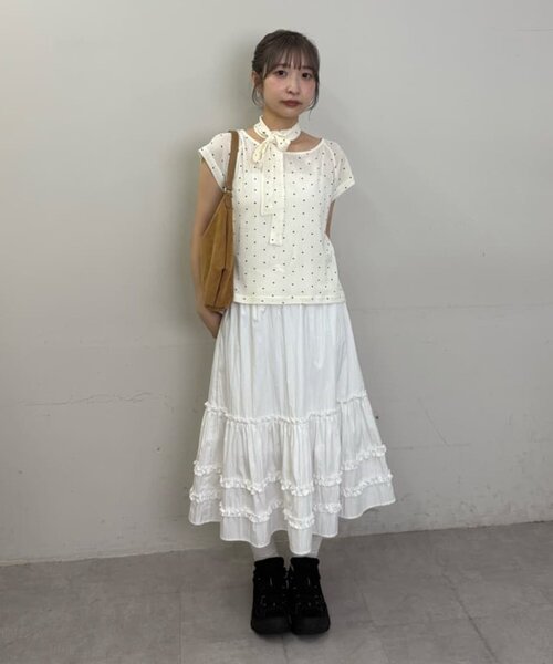 DISCOAT(ディスコート)の「【umm.】チョーカー付きドットラグランプルオーバー(Tシャツ/カットソー・レディース・アイボリー/オフホワイト/サックスブルー/ブラック/グレー・FREE)」の14枚目の写真