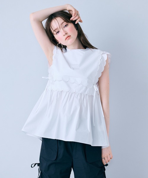 Audie a Muses(オーディアミューズ)の「ダブルスカラップ刺繍ノースリーブブラウス(シャツ/ブラウス・レディース・ブラック/オフホワイト/ピンク・38/42/40)」の2枚目の写真