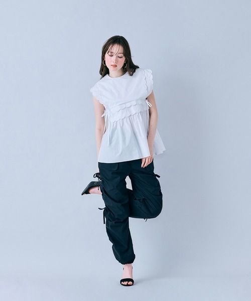 Audie a Muses(オーディアミューズ)の「ダブルスカラップ刺繍ノースリーブブラウス(シャツ/ブラウス・レディース・ブラック/オフホワイト/ピンク・38/42/40)」の10枚目の写真