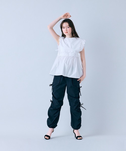 Audie a Muses(オーディアミューズ)の「ダブルスカラップ刺繍ノースリーブブラウス(シャツ/ブラウス・レディース・ブラック/オフホワイト/ピンク・38/42/40)」の11枚目の写真