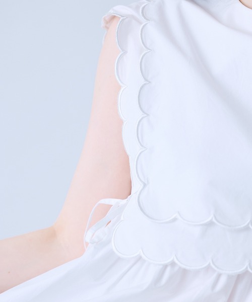 Audie a Muses(オーディアミューズ)の「ダブルスカラップ刺繍ノースリーブブラウス(シャツ/ブラウス・レディース・ブラック/オフホワイト/ピンク・38/42/40)」の8枚目の写真