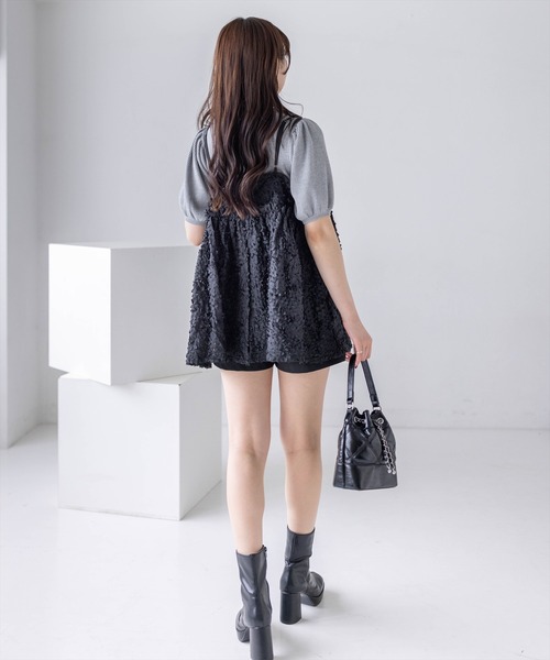 CLEAR BASIC（クリアベーシック）の「チャーム付きウェーブ刺繍チュールキャミチュニック［骨格ウェーブ/シアー/透け感/フェミニン/レイヤード］（シャツ/ブラウス・レディース・ブラック/オフホワイト・F）」の6枚目の写真