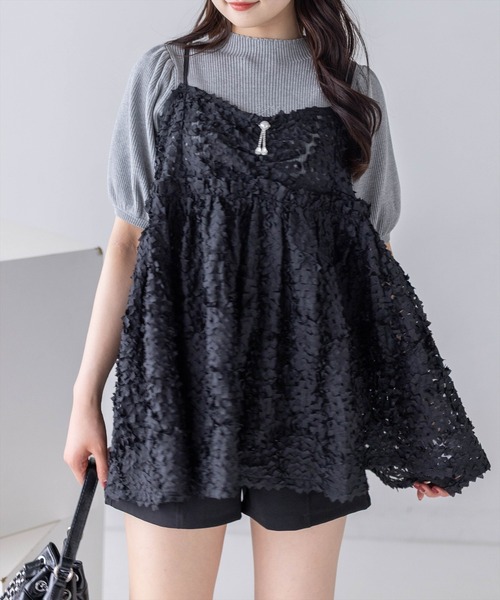 CLEAR BASIC（クリアベーシック）の「チャーム付きウェーブ刺繍チュールキャミチュニック［骨格ウェーブ/シアー/透け感/フェミニン/レイヤード］（シャツ/ブラウス・レディース・ブラック/オフホワイト・F）」の5枚目の写真