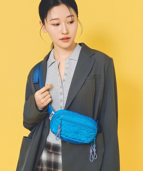 CONTROL FREAK / CTFK(コントロールフリーク)の「CONTROL FREAK / CTFK(コントロールフリーク/シーティーエフケー)【TRAVEL BAG Series】シャイニーminiボディバッグ(ボディバッグ/ウエストポーチ・レディース・ブルー/シルバー/ブラック・FREE)」の1枚目の写真